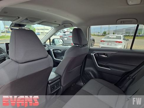 Used 2025 Toyota RAV4 XLE AWD/4WD image 23