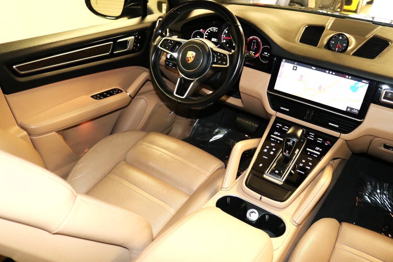 Used 2020 Porsche Cayenne Turbo AWD/4WD image 14