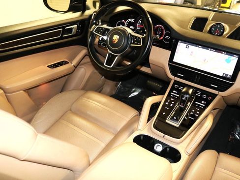 Used 2020 Porsche Cayenne Turbo AWD/4WD image 14