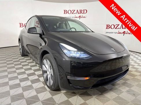Used 2024 Tesla Model Y Long Range AWD/4WD image 1