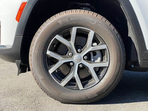 New 2024 Jeep Grand Cherokee L Limited image 10