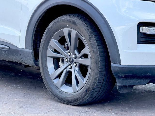 Certified 2021 Ford Explorer XLT w/ Equipment Group 202A RWD image 5