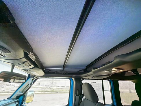 Used 2023 Jeep Wrangler Sport S image 15