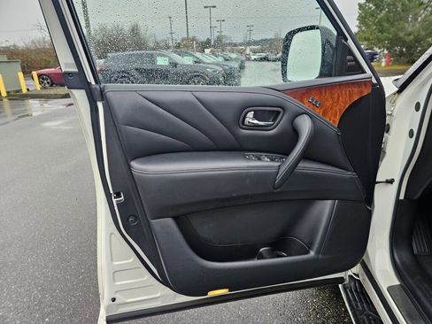 Used 2017 INFINITI QX80 4WD w/ Deluxe Technology Package image 26