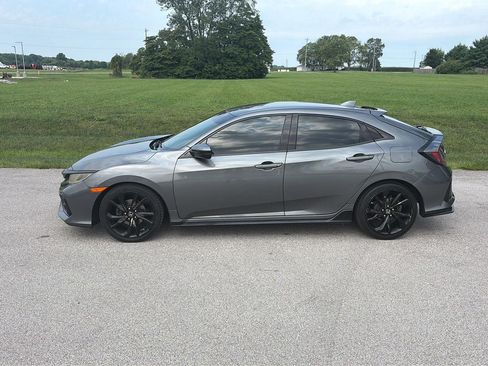 Used 2018 Honda Civic Sport image 2