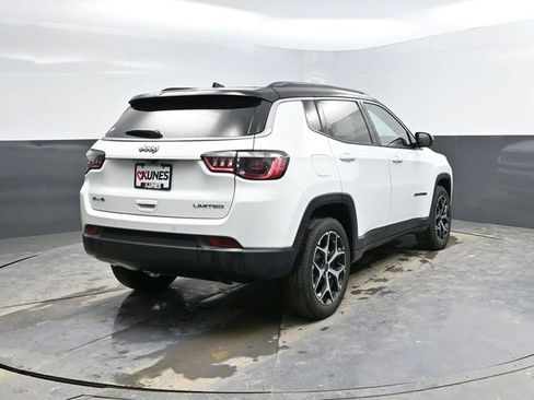 Used 2025 Jeep Compass Limited image 11