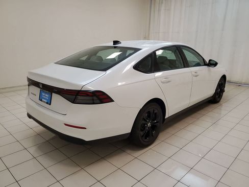 Used 2025 Honda Accord SE image 27