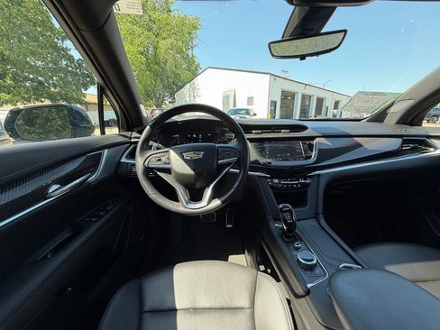 Used 2024 Cadillac XT6 Sport w/ Technology Package AWD/4WD image 2