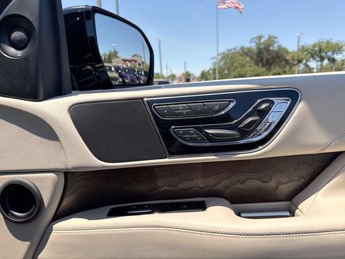 Used 2019 Lincoln Navigator Reserve AWD/4WD image 32