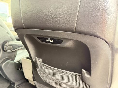Used 2022 Chrysler Pacifica Touring-L FWD image 46