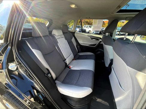 Used 2022 Toyota RAV4 XLE image 15