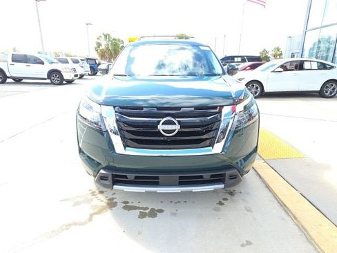 Used 2025 Nissan Pathfinder Platinum w/ Cargo Package image 9