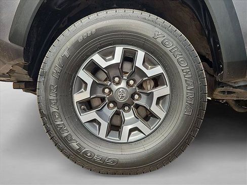 Used 2019 Toyota Tacoma TRD Off-Road w/ Technology Package AWD/4WD image 30