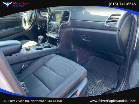 Used 2018 Jeep Grand Cherokee Laredo AWD/4WD image 8