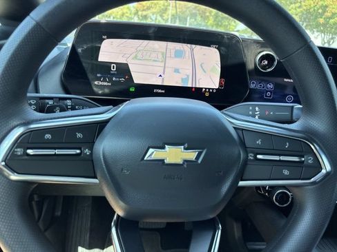 Used 2026 Chevrolet Equinox EV LT FWD image 23