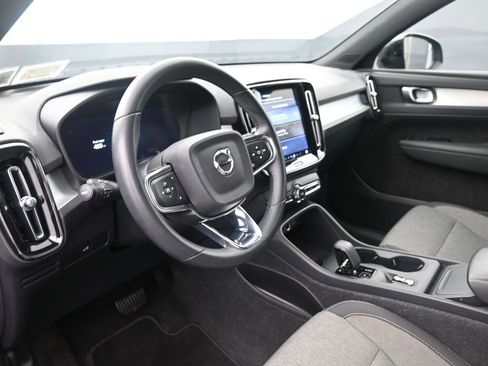 Used 2024 Volvo XC40 B5 Core image 20