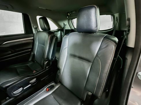Used 2017 Toyota Highlander Limited AWD/4WD image 23