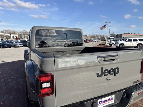 Used 2022 Jeep Gladiator Overland image 26