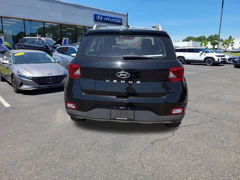 Used 2025 Hyundai Venue SEL FWD image 5