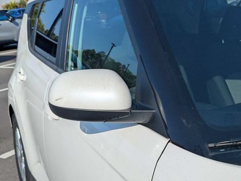 Used 2025 Kia Soul LX w/ LX Technology Package FWD image 10
