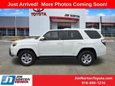 Used 2017 Toyota 4Runner SR5 Premium image 3
