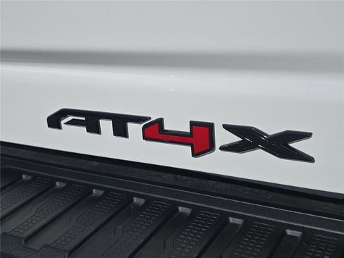 Used 2025 GMC Sierra 2500 AT4X image 6