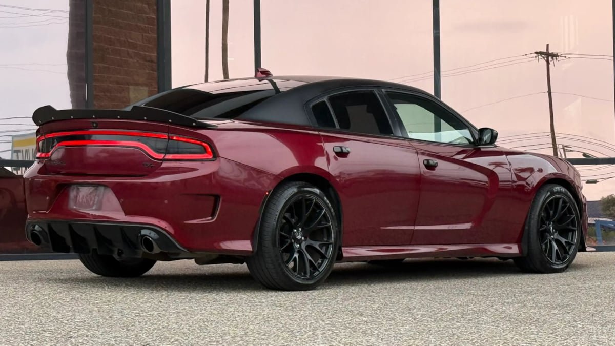 Used 2019 Dodge Charger R/T w/ Blacktop Package RWD image 12