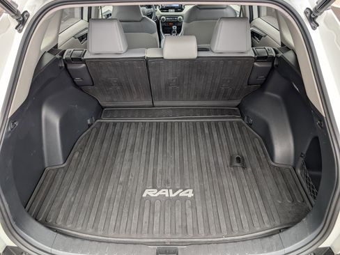 Used 2019 Toyota RAV4 Limited image 14