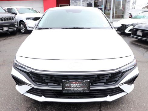 Used 2024 Hyundai Elantra SE FWD image 8