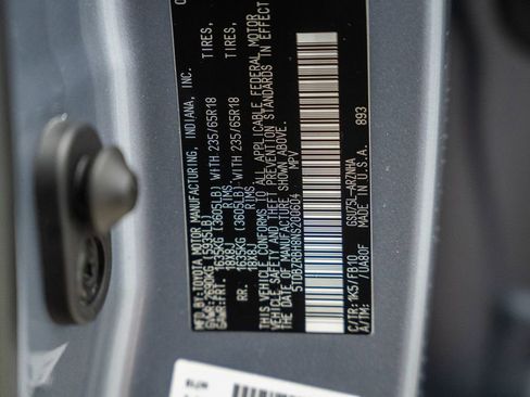 Used 2022 Toyota Highlander LE AWD/4WD image 43