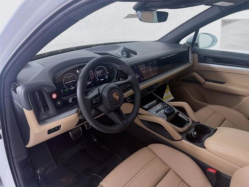 New 2026 Porsche Cayenne S image 4