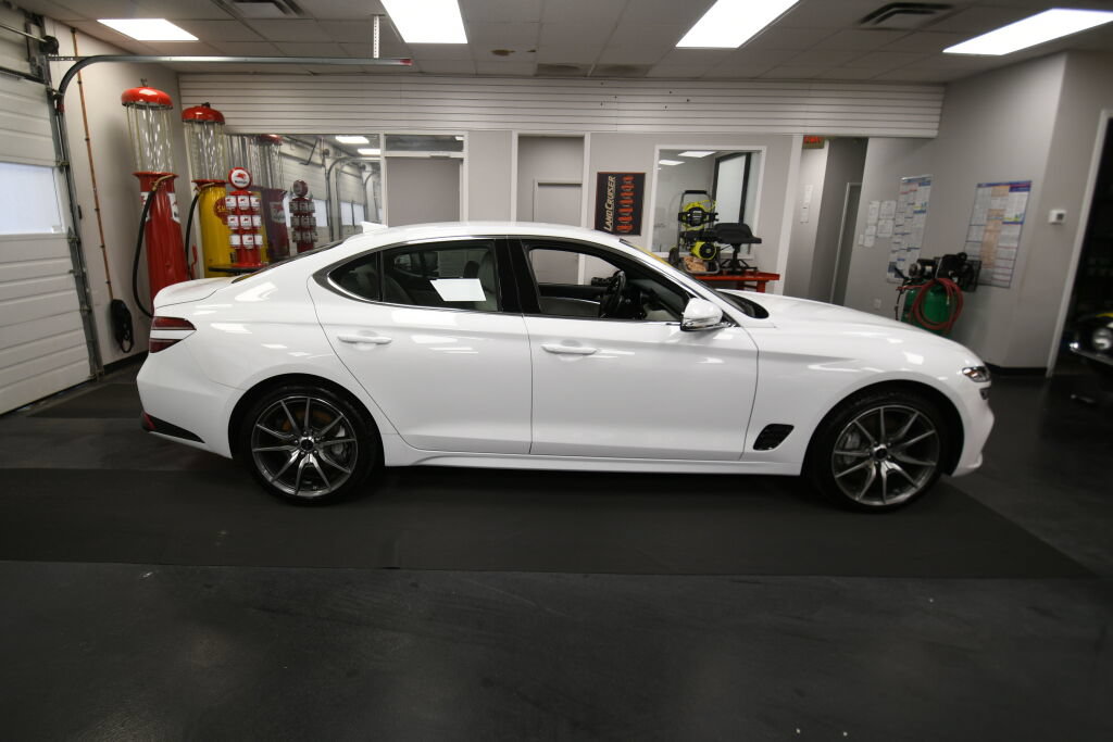 Used 2025 Genesis G70 2.5T image 9