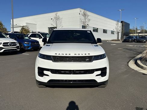 Used 2023 Land Rover Range Rover Sport SE image 3