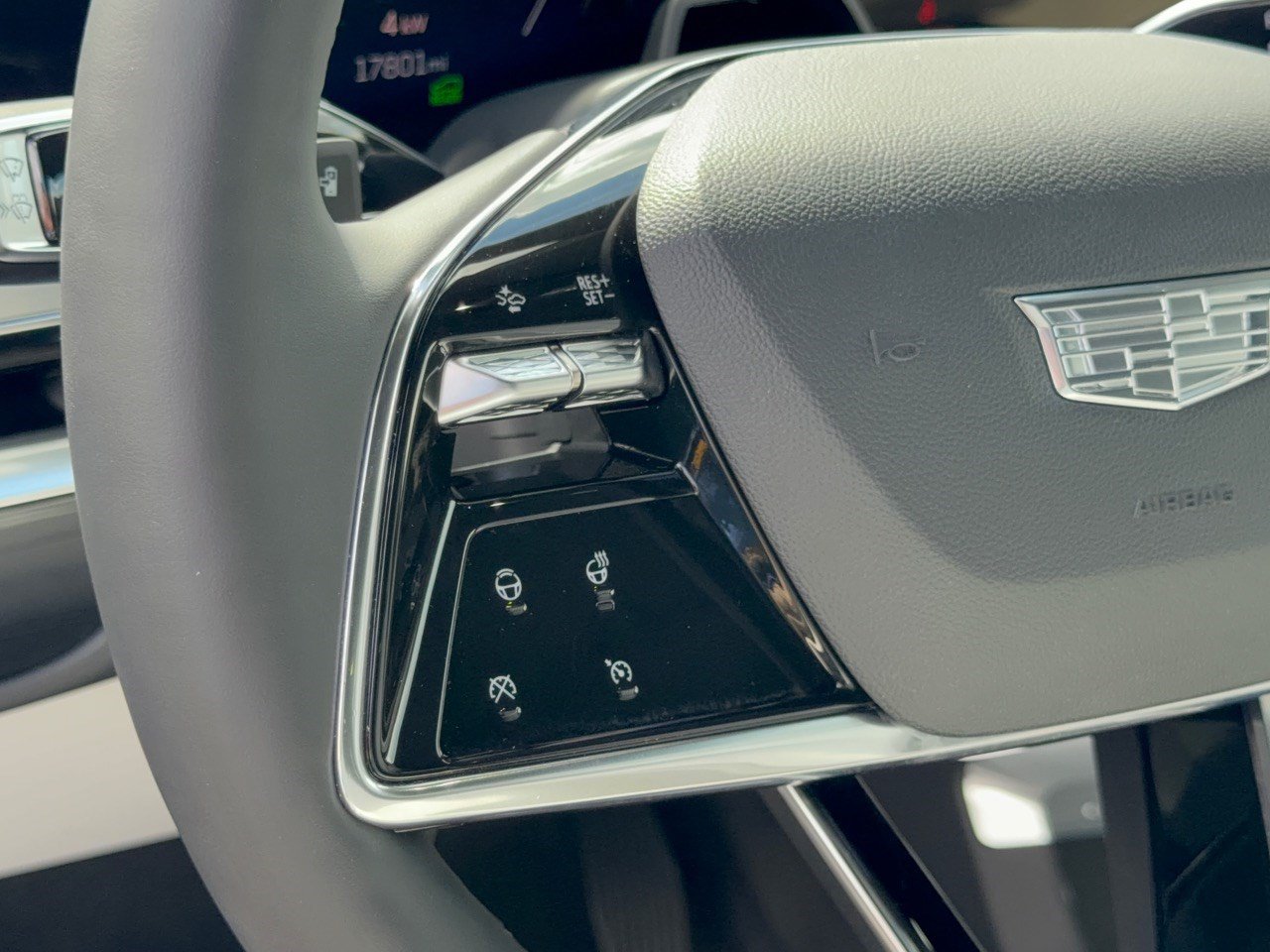 Used 2024 Cadillac Lyriq Luxury RWD image 18