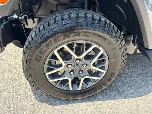 New 2026 Jeep Wrangler Unlimited Sahara AWD/4WD image 32