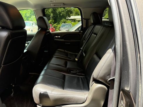 Used 2011 Chevrolet Suburban LT w/ Luxury Package AWD/4WD image 8