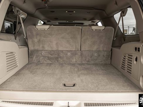 Used 2018 Cadillac Escalade ESV Luxury image 16