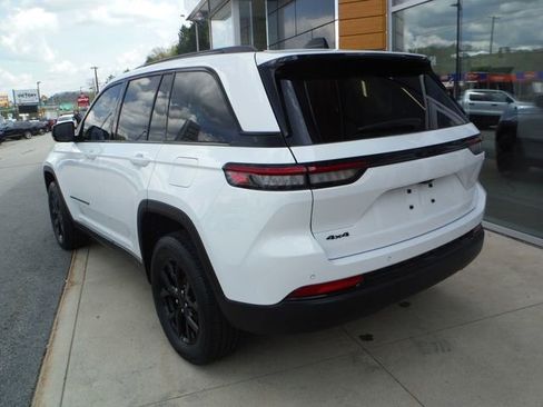 Certified 2024 Jeep Grand Cherokee Altitude AWD/4WD image 10