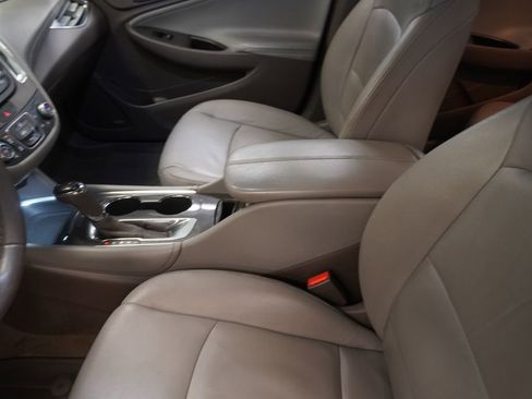 Used 2017 Chevrolet Malibu LT w/ Leather Package image 7