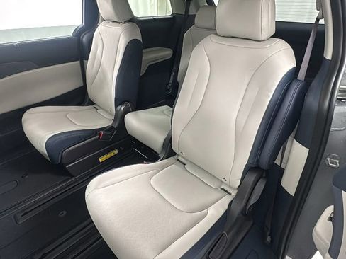 New 2026 Kia Carnival EX FWD image 12