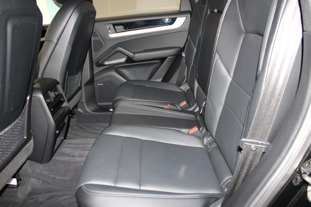 Used 2024 Porsche Cayenne AWD/4WD image 23