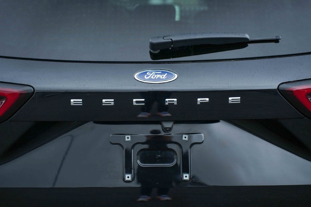 Used 2024 Ford Escape ST-Line w/ Tech Pack #1 AWD/4WD image 11