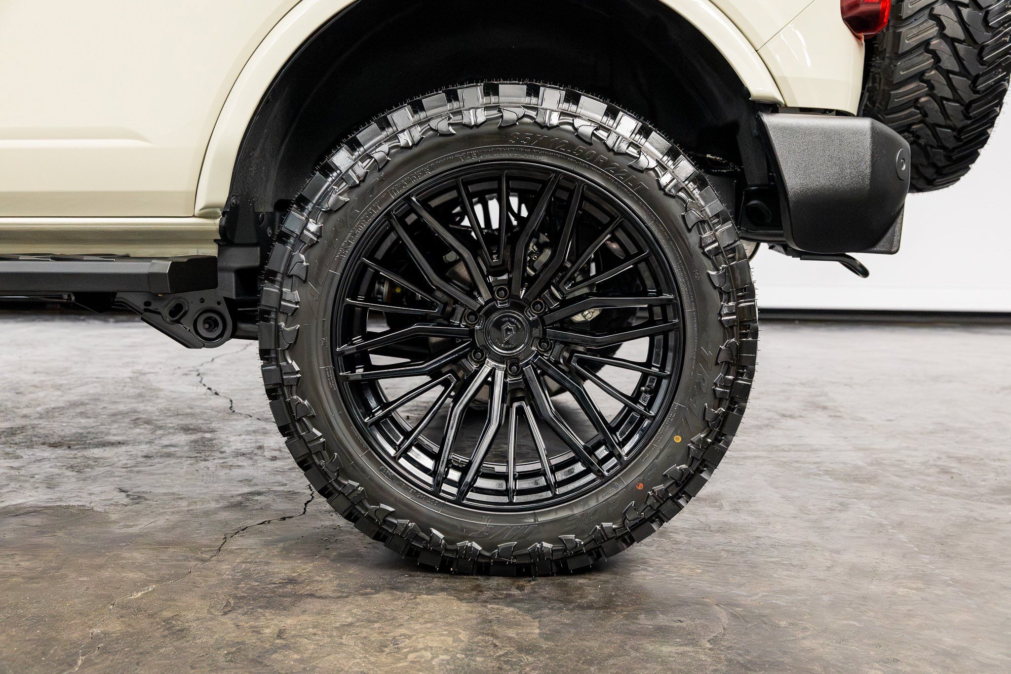 Used 2025 Ford Bronco Outer Banks AWD/4WD image 14