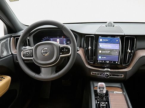 Certified 2023 Volvo XC60 B5 Ultimate w/ Climate Package image 30