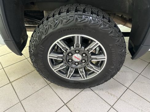 Used 2025 GMC Sierra 1500 AT4 AWD/4WD image 17