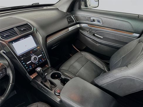 Used 2017 Ford Explorer Limited image 26