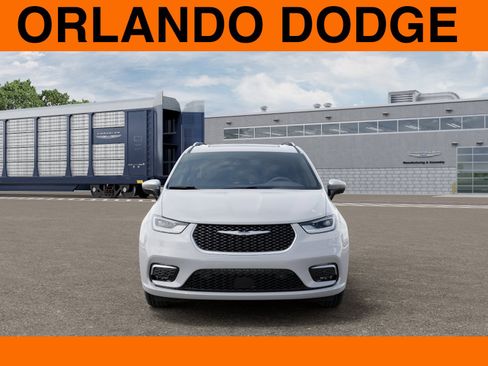 New 2026 Chrysler Pacifica Pinnacle image 6