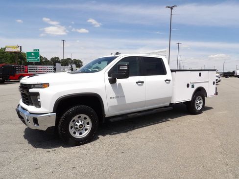 Used 2025 Chevrolet Silverado 3500 W/T w/ WT/CX Safety Package AWD/4WD image 3