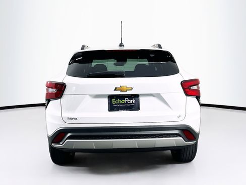Used 2025 Chevrolet Trax LT w/ LT Convenience Package FWD image 7