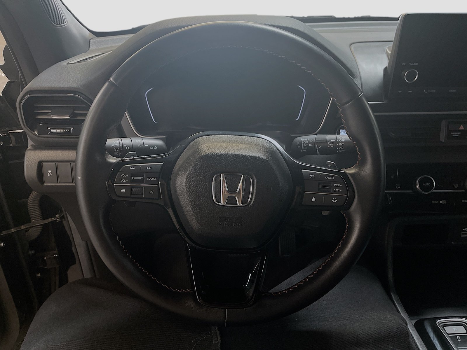 Used 2025 Honda Pilot Sport image 11
